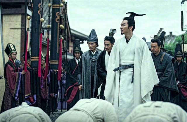 相师给曹丕@￥：寿命80岁，曹丕40岁逝世时说：算得真准，为何？