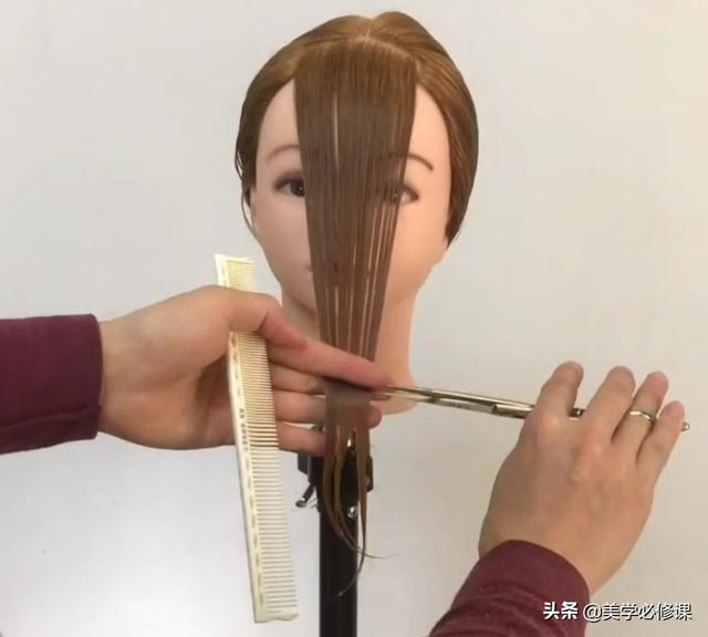 剪发必修课：教你快速修剪“生辰刘海”；适合修饰所有脸型，收藏