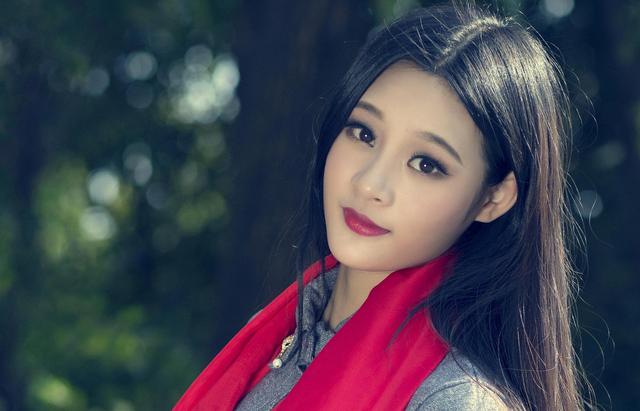 生辰@￥算姻缘，看女人桃花生辰命理的标志！