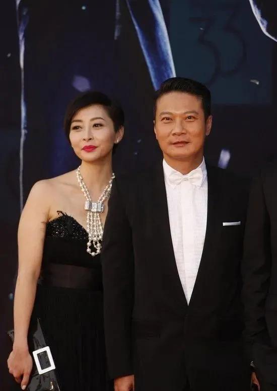 “TVB御用狐狸精”汤盈盈，凭啥赢过港姐冠军李珊珊，拿下钱嘉乐