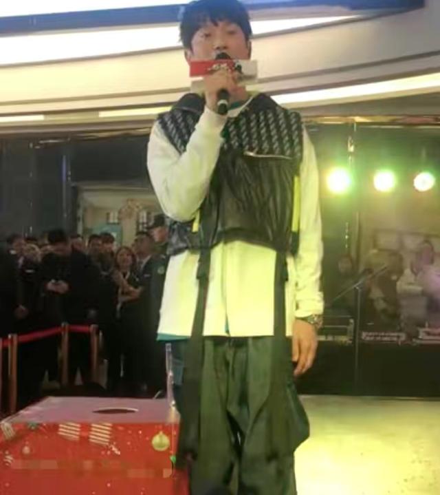 曾经火的一塌糊涂的歌手，时隔多年为何不见露面，他们都在干什么