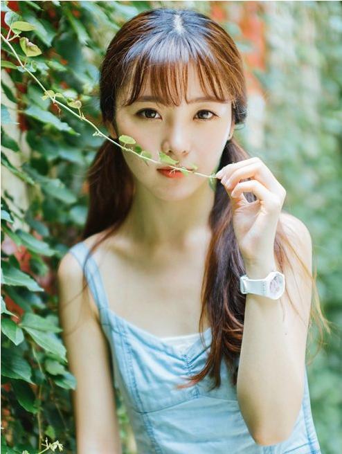 长头发带头帘的烫发，女生卷烫头发，美味十足不显老气