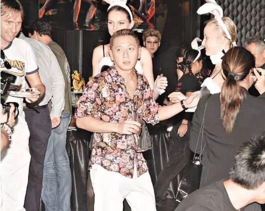 杨其龙：他是杨受成最操心的儿子，爱上何超琼，娶外籍女友归正途