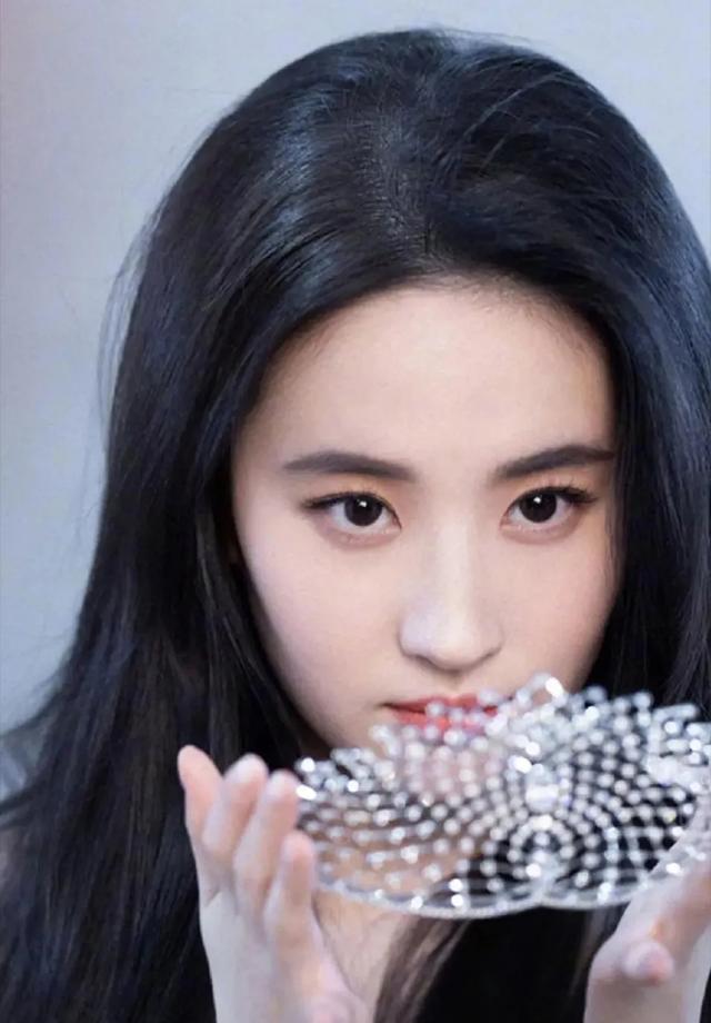 美人计｜鞠婧祎的“生辰眉”太抢戏，我却被她美哭