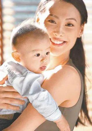 从豪门弃女，到豪门弃妇，梁洛施生3个儿子也没能让李泽楷娶她