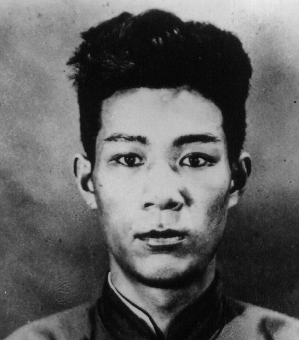 出生于“红色家庭”，49岁改名，因演技太好，熟人胡静都没认出他