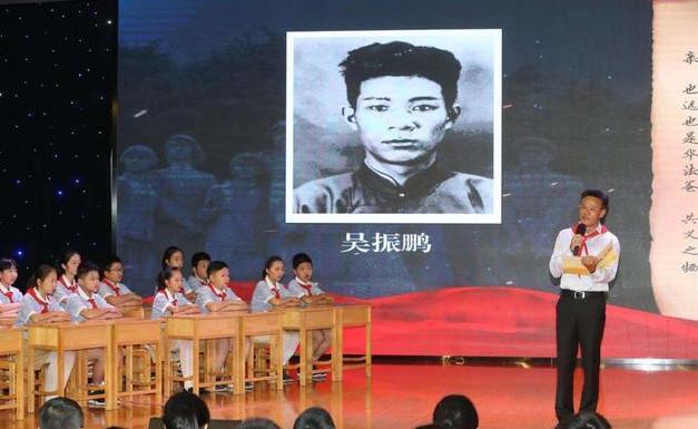 出生于“红色家庭”，49岁改名，因演技太好，熟人胡静都没认出他