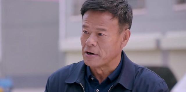 出生于“红色家庭”，49岁改名，因演技太好，熟人胡静都没认出他