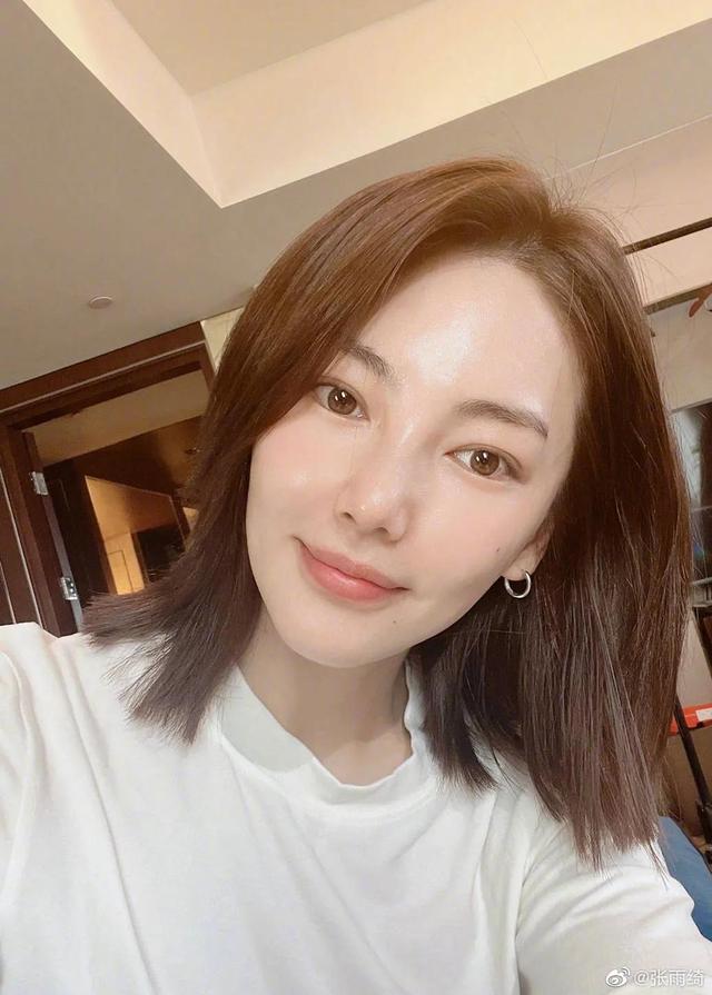 选对发型堪比整容？2022这些女明星都悄悄剪了短发，气质大不同