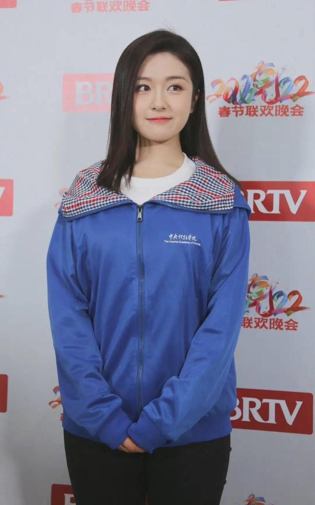选对发型堪比整容？2022这些女明星都悄悄剪了短发，气质大不同