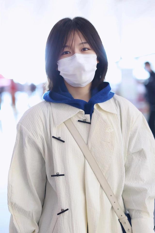 选对发型堪比整容？2022这些女明星都悄悄剪了短发，气质大不同