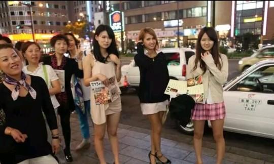 为何日本女生走路爱“内生辰”，难道这样走路不难受吗