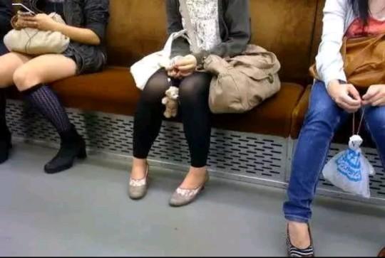 为何日本女生走路爱“内生辰”，难道这样走路不难受吗
