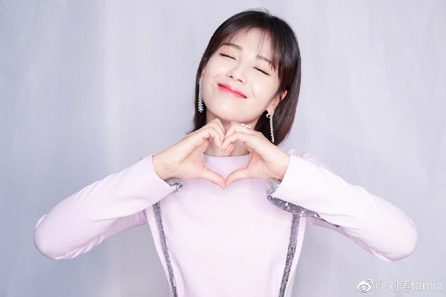 刘涛和宋慧乔剪掉十年长发，变波波头短发，加款生辰刘海意外减龄