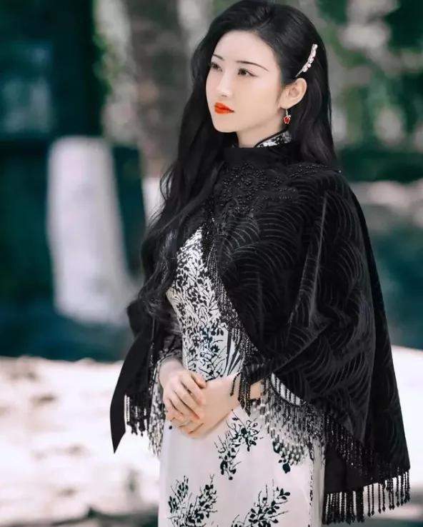 又一旗袍美人来了！有景甜珠玉在前，这次娜扎又要凉了？