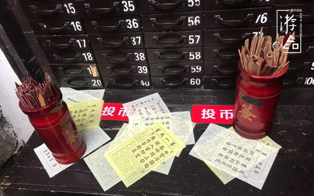 重庆磁器口“全自动@￥机器”，随缘给钱，人气居高不下