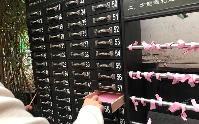 重庆磁器口“全自动@￥机器”，随缘给钱，人气居高不下