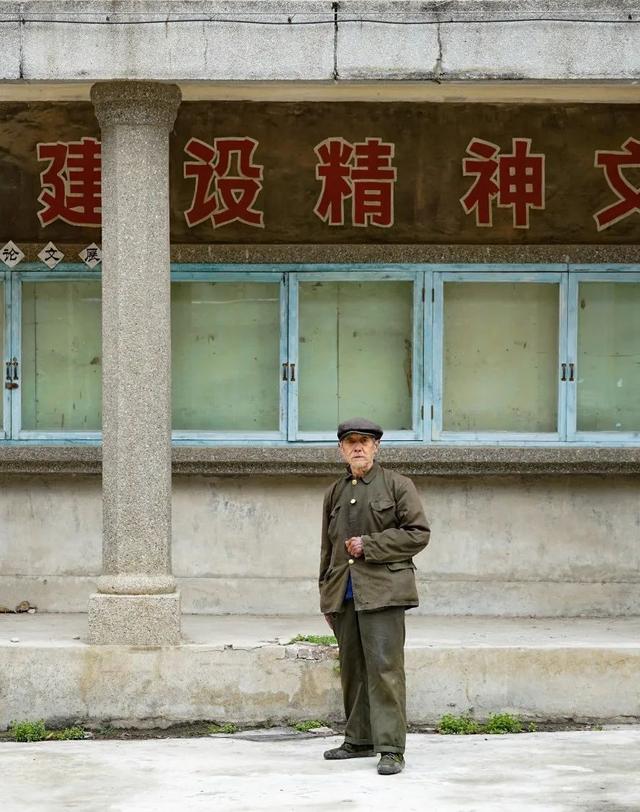 27岁东北大妞，拍下废弃舞厅、医院秘照：这里也曾是有温度的地方