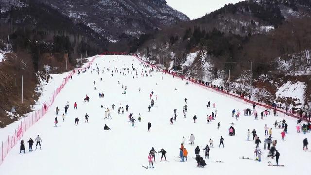 高涨的滑雪热背后：亏损下加注投资，旱地雪场有望霸屏全季