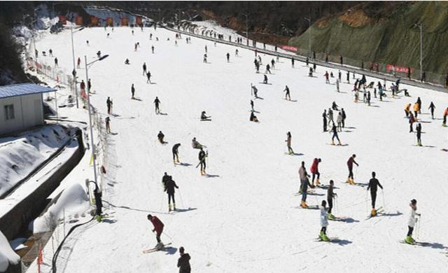 高涨的滑雪热背后：亏损下加注投资，旱地雪场有望霸屏全季