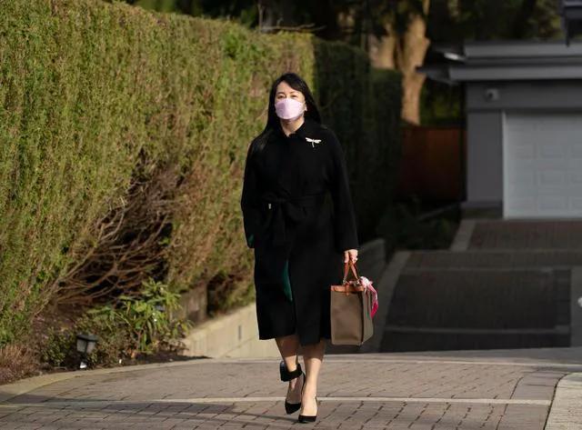 孟晚舟面相极佳，雍容华贵犹如花中牡丹，戴口罩难掩尊贵美态！