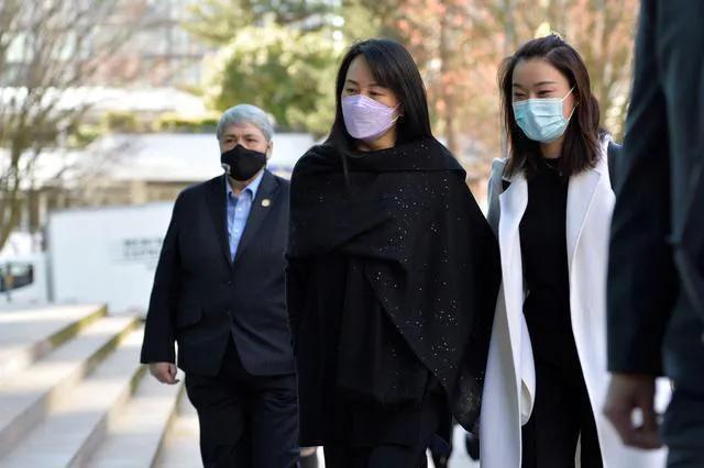 孟晚舟面相极佳，雍容华贵犹如花中牡丹，戴口罩难掩尊贵美态！