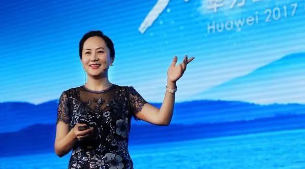 孟晚舟面相极佳，雍容华贵犹如花中牡丹，戴口罩难掩尊贵美态！