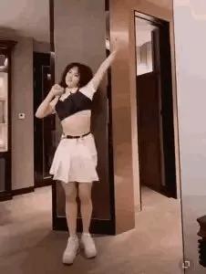 孟晚舟面相极佳，雍容华贵犹如花中牡丹，戴口罩难掩尊贵美态！