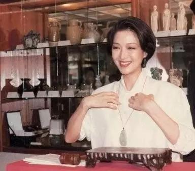 胡因梦：最让人着迷的不是天生的美艳，而是深藏在骨子里的洒脱