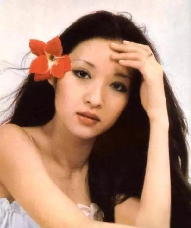 胡因梦：最让人着迷的不是天生的美艳，而是深藏在骨子里的洒脱