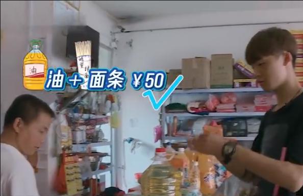变形计中最能吃的城市小伙,面条能吃三大碗,离开农村前增重了14斤
