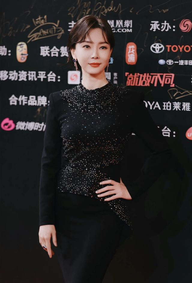 孙杨罕见走红毯，黄奕肿得没法看陈妍希翻车，冉莹颖邓萃雯秀性感
