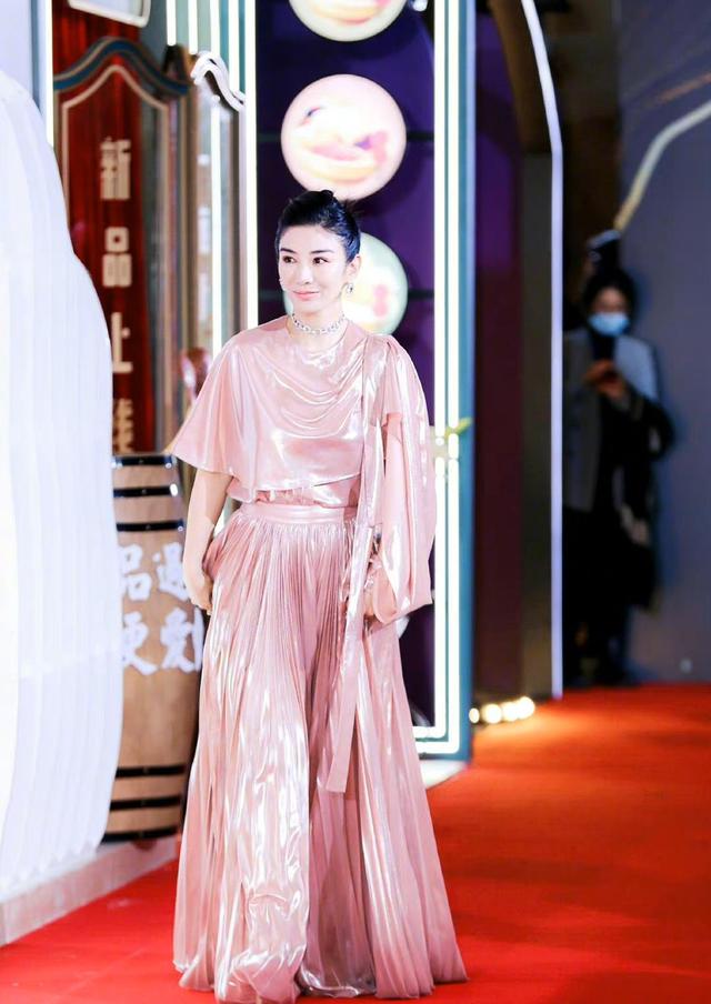 孙杨罕见走红毯，黄奕肿得没法看陈妍希翻车，冉莹颖邓萃雯秀性感