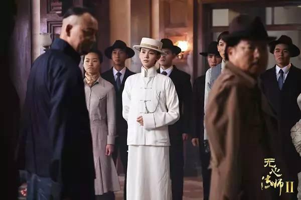 陈瑶：百变小精灵，看她如何从腹黑萝莉变身霸气少爷