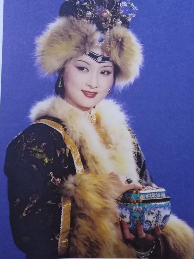 87版红楼梦里，杨树云是如何运用眉型设计来塑造人物形象的？