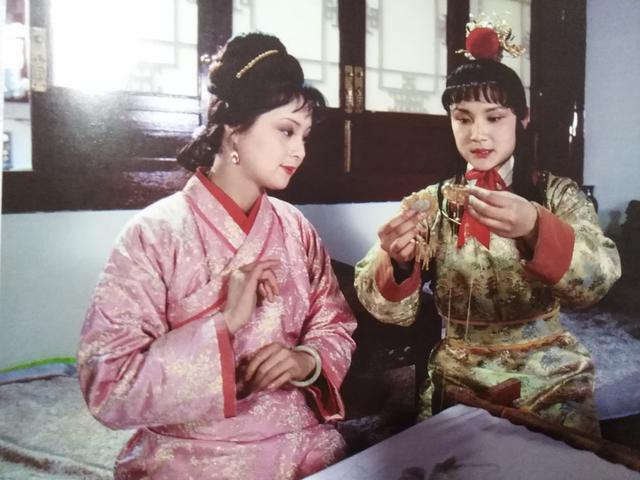 87版红楼梦里，杨树云是如何运用眉型设计来塑造人物形象的？