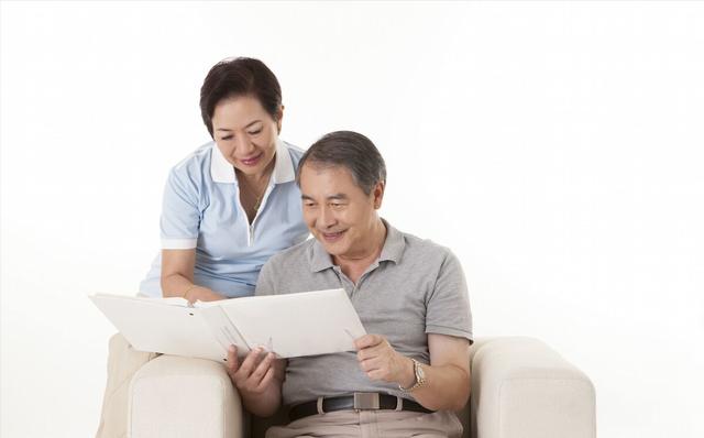 74岁老人：搭伙8年，一场大病让我明白，晚年真正能依靠的是谁