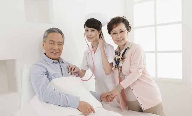 74岁老人：搭伙8年，一场大病让我明白，晚年真正能依靠的是谁