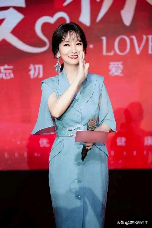 被赵雅芝的空气生辰刘海惊艳到了，时尚感不输年轻人，太显年轻了