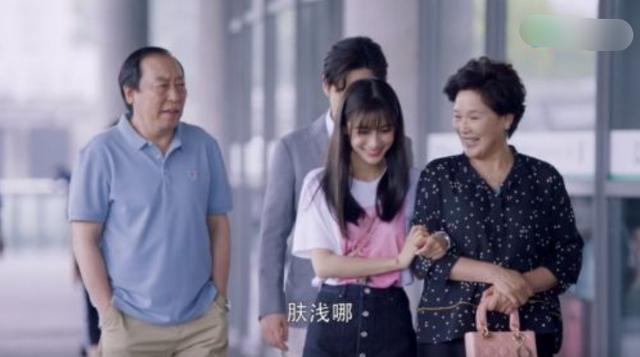 带儿子小海绵外出被拍不满？杨颖baby生辰表态