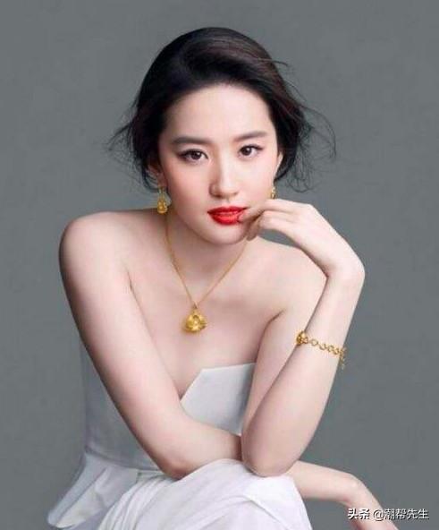 脸上有这4处特征的“气质脸”，尽量不要留刘海，露出五官更女神