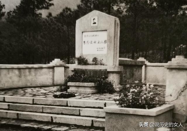 她5岁被@￥有富贵相，20岁嫁李宗仁，守活寡70年，高寿102岁