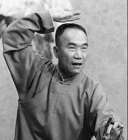 生辰年月很清晰，身份却不明，相声大师侯宝林的人生堪比戏剧