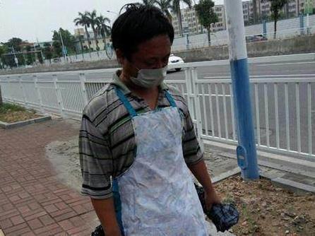 昔日童星今成流浪汉，父母双亡败尽千万家财，皆因他是童子命