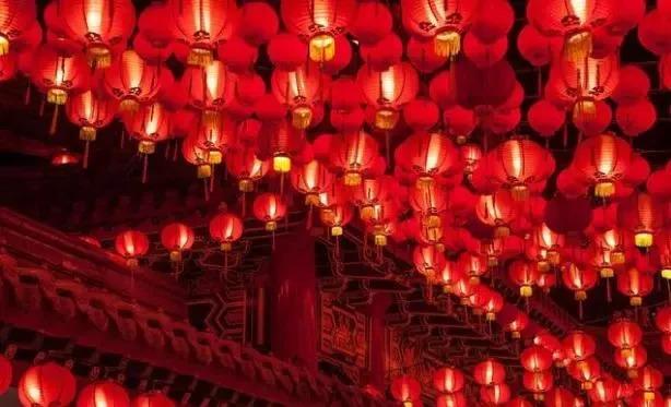 过去农村生孩子忌讳初一和十五，现在看来很荒诞