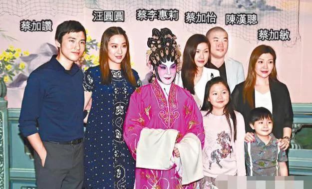 经历绑架未遂，目睹亲姐自杀，他用8亿婚礼，娶回甄子丹的小姨子