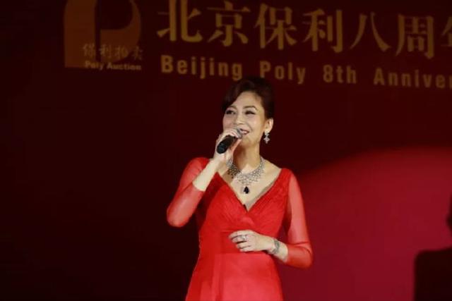 捐助小学40多所，拒绝郑裕彤何鸿燊两大豪门，身价几十亿终身未嫁