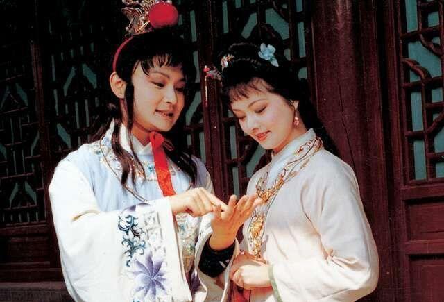 薛蟠说薛宝钗向着贾宝玉说话，原因是想嫁给他，为何薛宝钗不开心