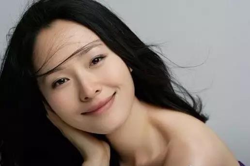 被曝隐婚生子，圈中明星避之不及，江一燕背景很不简单