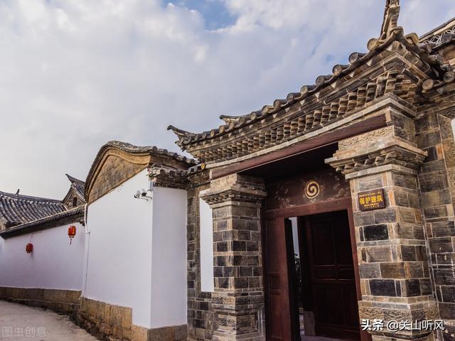 农村传统建房：门楼靠左别靠右，堂屋靠前别靠后，这是什么讲究？